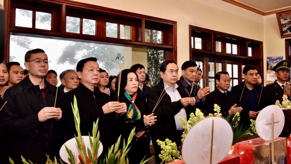 Top legislator commemorates President Ho Chi Minh on Party anniversary